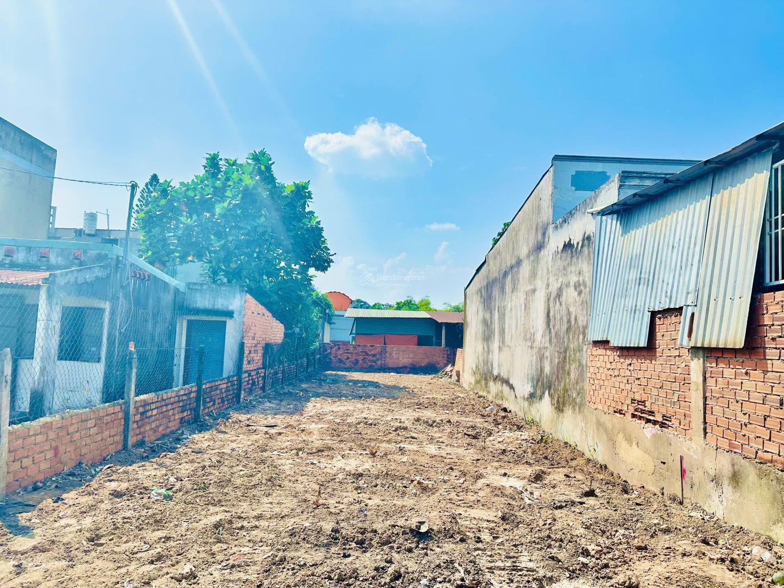 Đất 170m2 thổ cư_ mặt tiền nhựa sầm uất gần chợ hóc môn_ xây biệt thự, kho xưởng quá đẹp