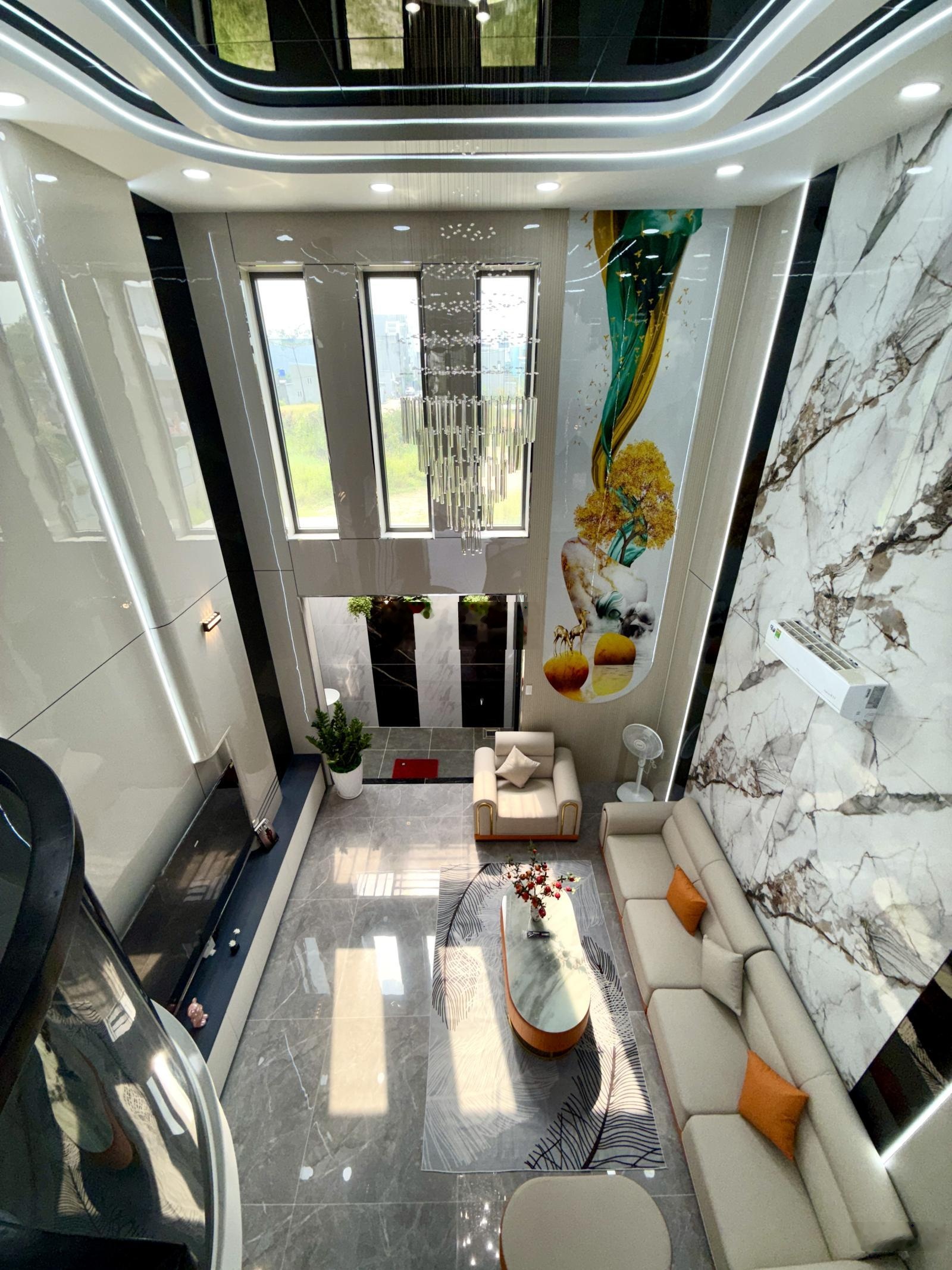 Nhà 4 tầng lầu, sát dự án công viên, DT:4.5x14M, 4PN, P.thờ, Gara ô tô, S.thượng, P.xông hơi