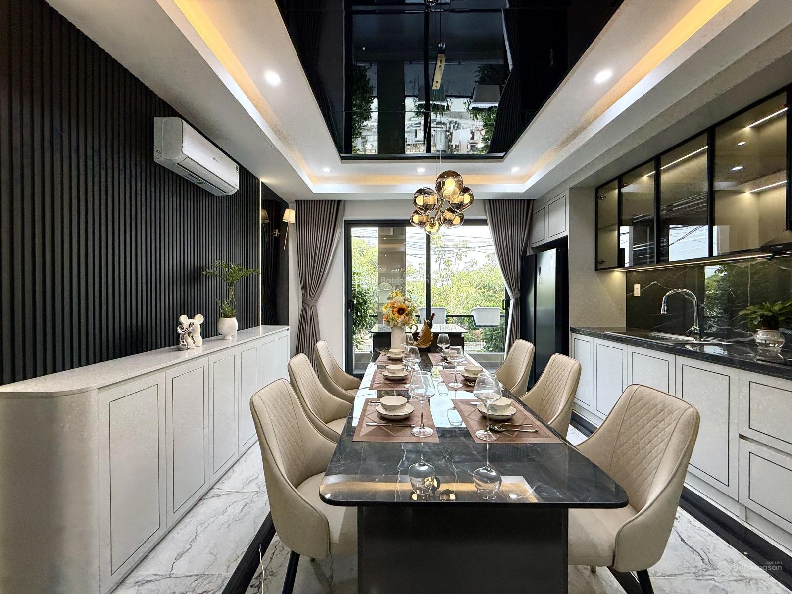 Nhà mặt kênh đường thông, sát bên trường học, DT:4.3x15M, Lửng, 3 Lầu, 4PN, P.thờ, S.thượng