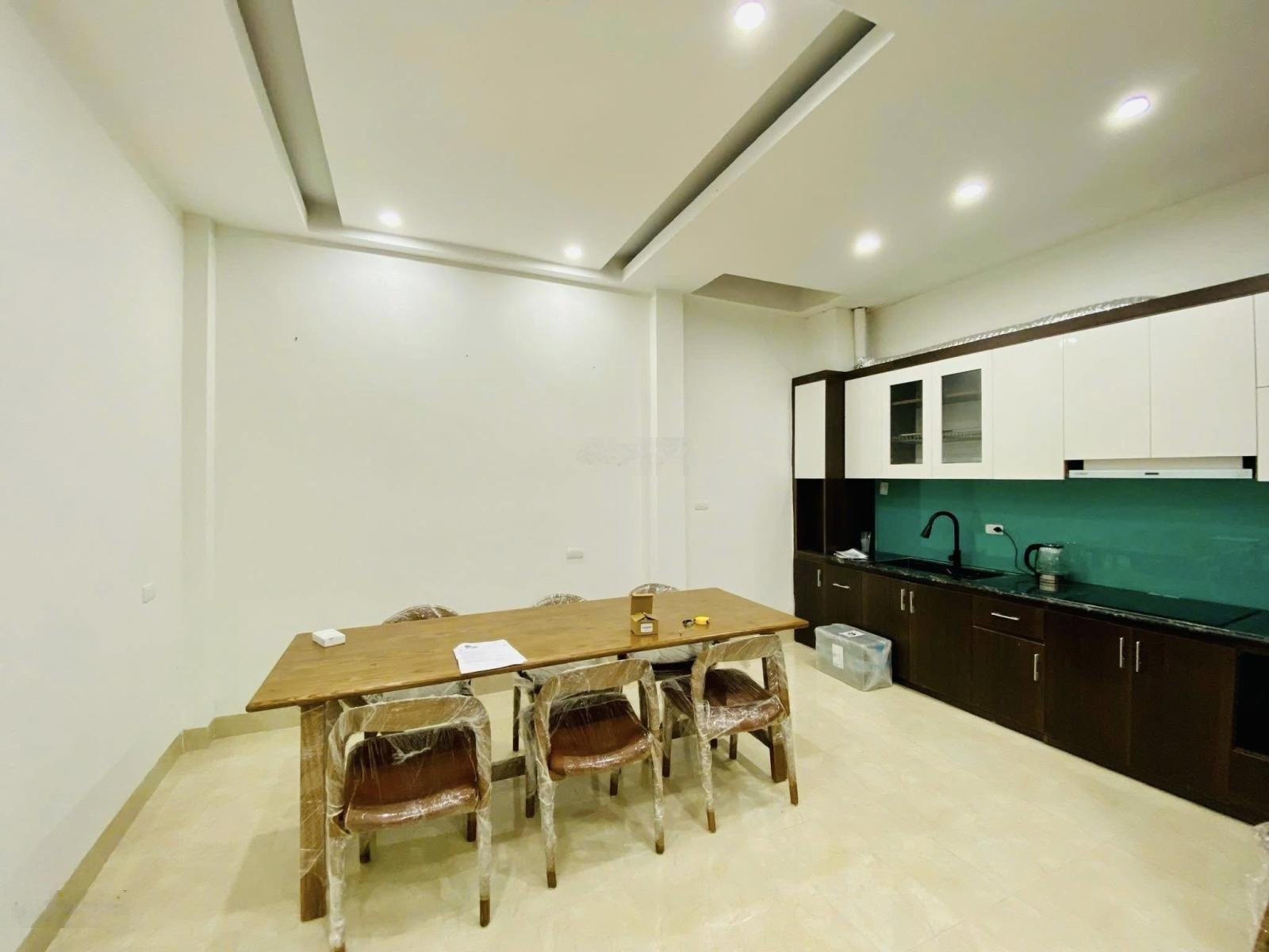 Bán nhà lô góc gần phố 11 tỷ 40m 5 tầng mặt tiền 5m gara ô tô xuân la tây hồ.