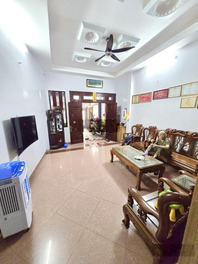 Bán nhà ngay aeon mall tân phú. hẻm 8m, nhà 4 tầng, 4,5x20 sổ nở hậu, chỉ 11 tỷ