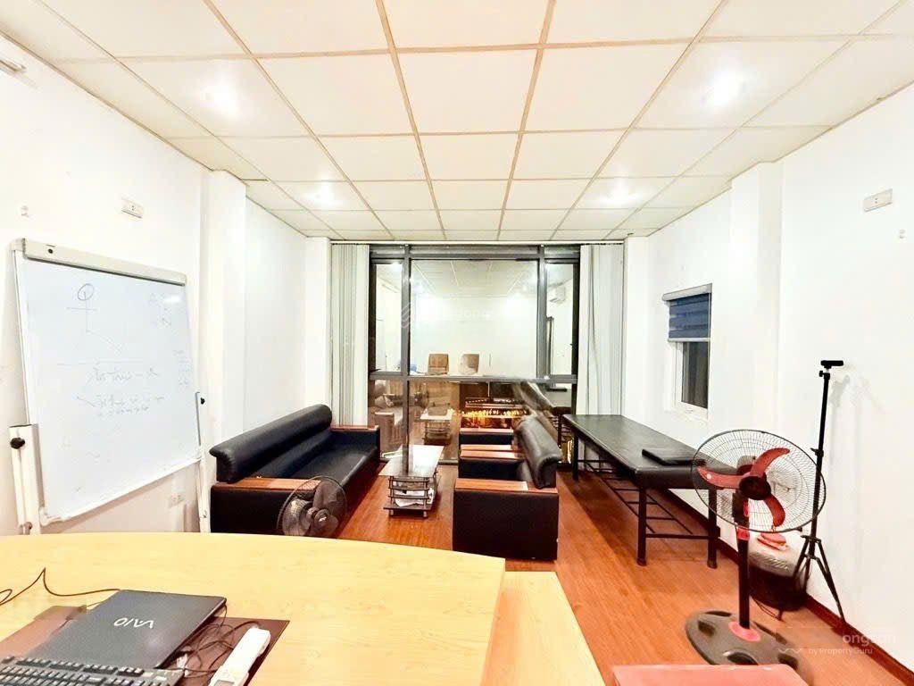 Mặt phố trung kính, 2 mặt tiền 133m -7tầng thang máy, vỉa hè rộng siêu kinh doanh -dòng tiền