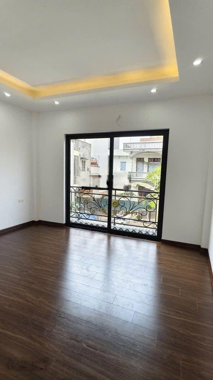 Hơn 6 tỷ | 45m 4 tầng | đông mỹ thanh trì ,ô tô đỗ cửa,nhà mới đầy đủ nội thất, trước nhà rộng 4m