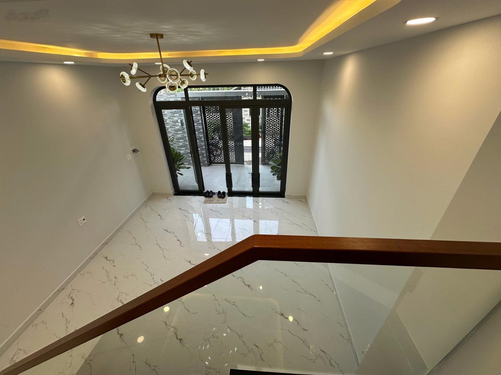 Chính chủ cho thuê nhà Đường 6 vào Sân Golf bên cạnh Vinhomes Grand Park 10 triệu