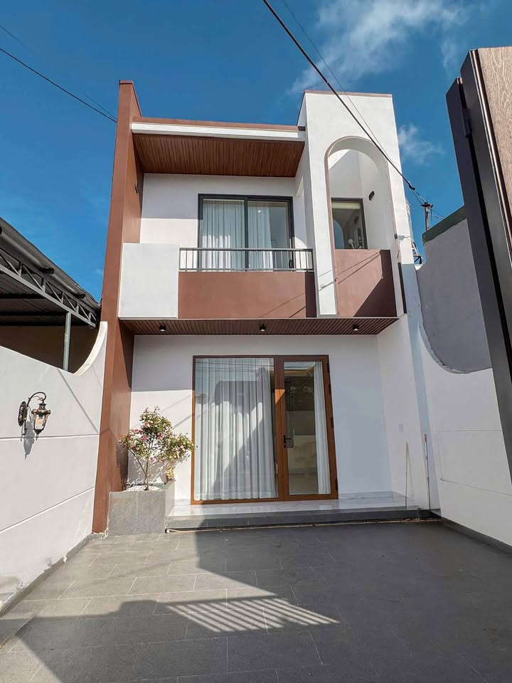 Bán nhà mê 2 phòng ngủ đường B2, Cư ÊBur, Buôn Ma Thuột, giá 3.98 tỷ