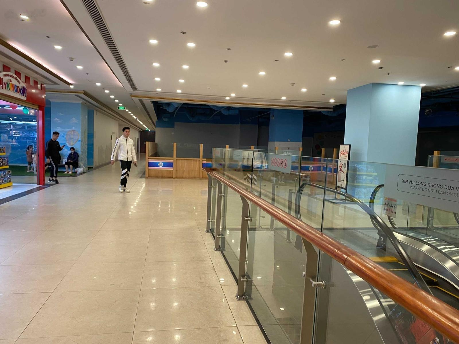 Cho thuê sàn thương mại, văn phòng tòa nhà D'. Le Roi Soleil giá rẻ DT 100m2 LH: 0358209907