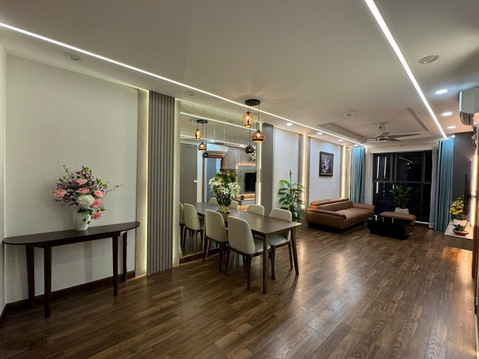 Chính chủ cần bán căn hộ chung cư 68m2, 2 pn chung cư Five Star Kim Giang, full nội thất