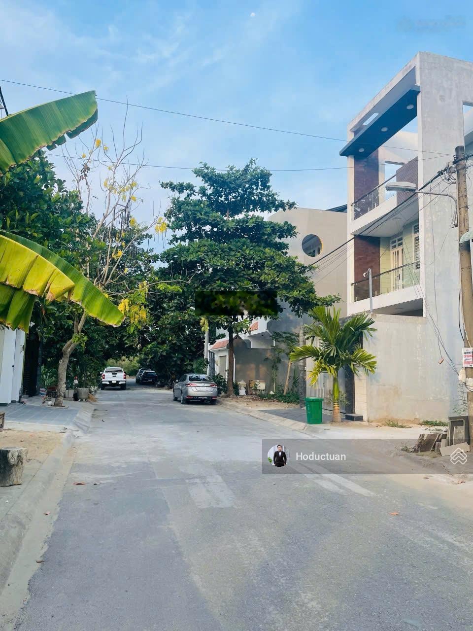 Cần bán lô B 8x20m mặt tiền Bưng Ông Thoàn giá 104tr/m2 tại dự án Thời Báo Kinh Tế, Phú Hữu, quận 9