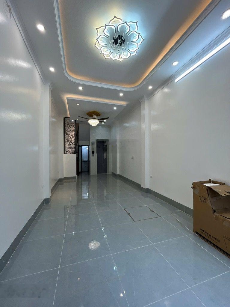 Đông Thiên ô tô đỗ cửa, quay đầu vị trí kinh doanh thang máy 5 tầng, full đồ