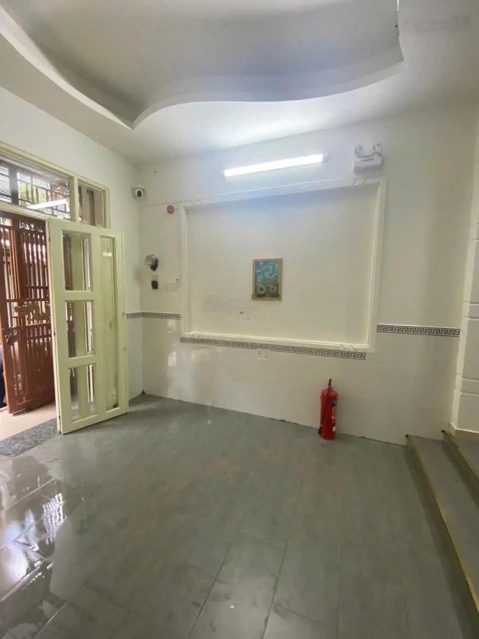 SIÊU VỊ TRÍ- KẾ QUẬN 1! HXH khu Phan Đình Phùng, PN. Nhà 4 tầng (5PN), DT 4x11m- 44m2 chỉ 8,6 tỷ TL