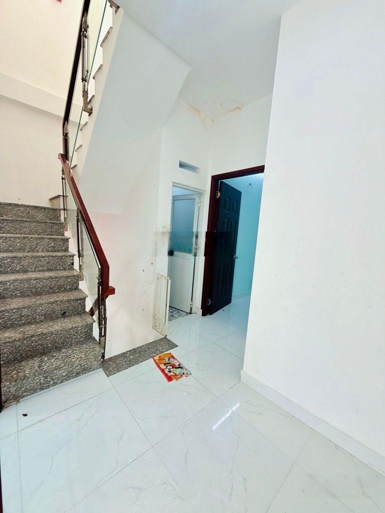 Hoàng Diệu Q4 - Hẻm 4m - 38m2, 5x8m - 3 tầng đúc - KDC hiện hữu - chỉ 4 tỷ hơn