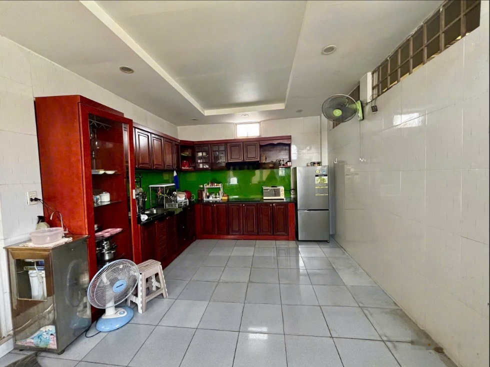 Cho thuê nhà nguyên căn để ở hoặc văn phòng hẻm xe hơi Trần Quang Diệu, P. 14, Q3