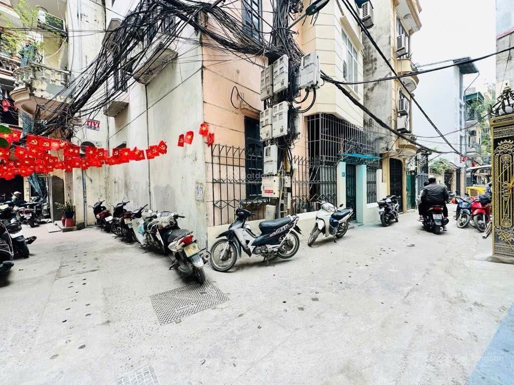 7,15 tỷ - Nhà ngõ phố Lò Đúc, 30m2, mặt tiền 3.5 m, nhà lô góc 2 thoáng; mặt phố KD sầm uất.