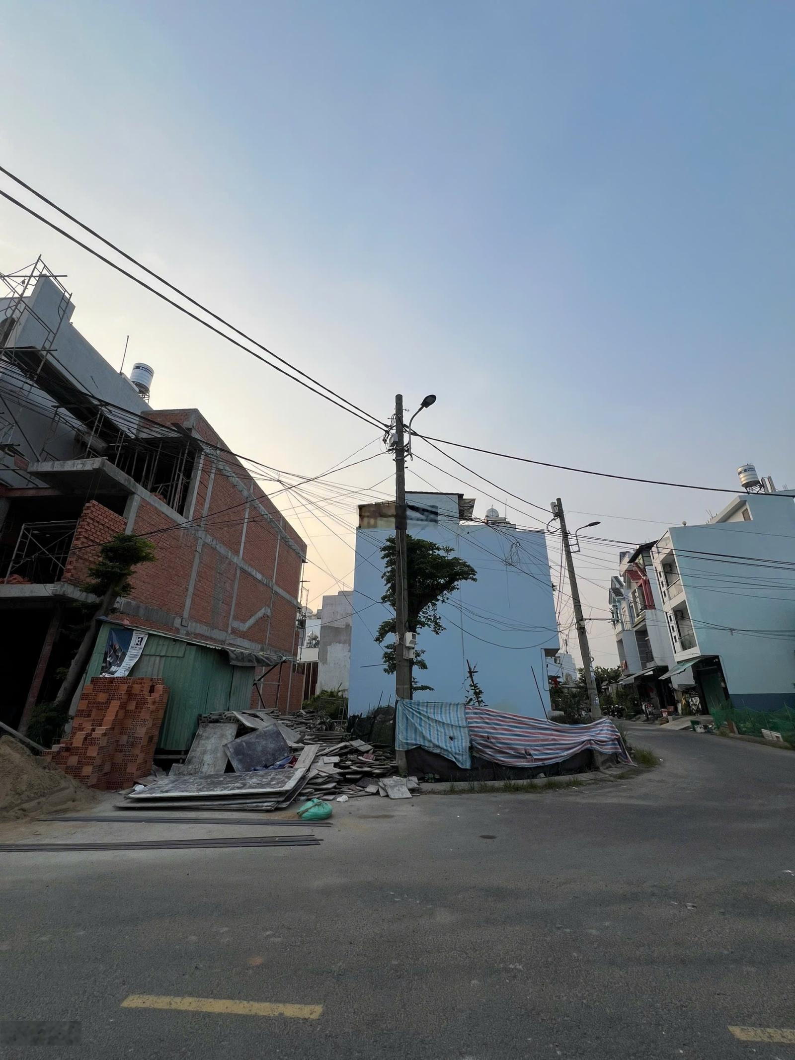 Nền diện tích nhỏ vừa đủ dùng 62m2 đường lớn 20m tại KDC Nam Gia, đối diện biệt thự rất đẹp