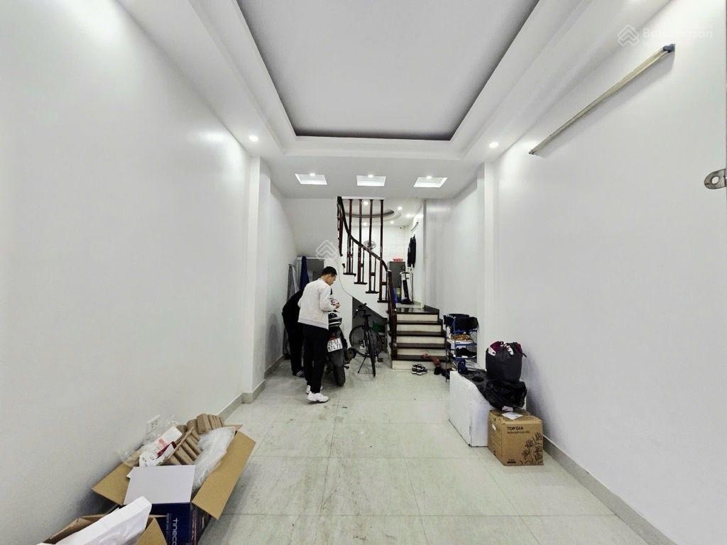 Lạc Long Quân 34m² 9,2 tỷ mặt ngõ thông kinh doanh ô tô 4 chỗ qua nhà nhà mới 5 tầng