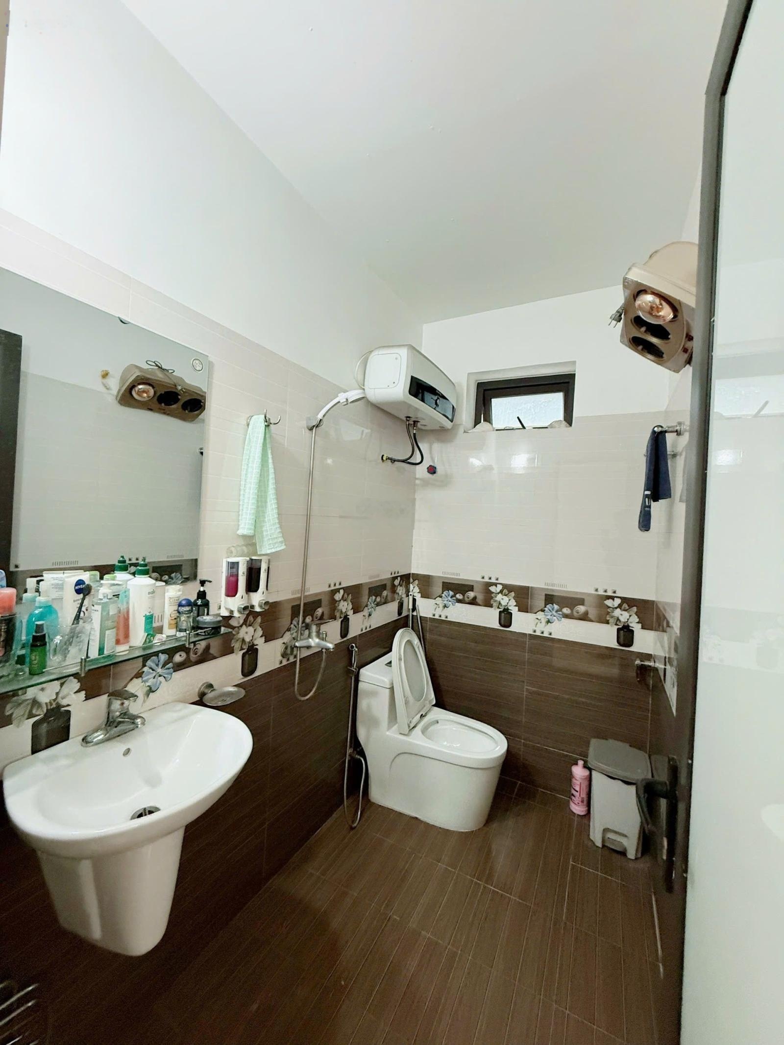 Bán nhà mặt ngõ Lạch Tray, ôtô đỗ trước cửa nhà