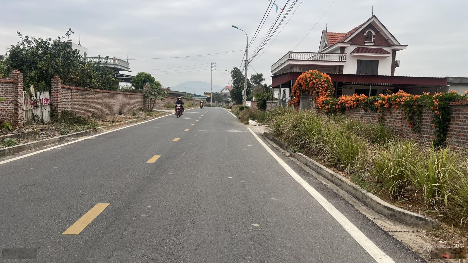 Chinh chủ bán 4 lô đất mặt đường ápphan 9m hướng đông nền đát cứng dân cư đông có điều kiện !