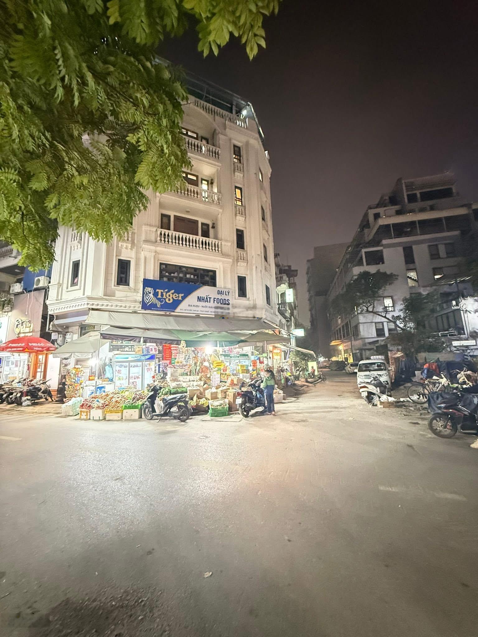 Nhà ngõ lớn phố Thụy Khuê với 24 tỷ sở hữu nhà 41m2 - 4 tầng - MT 8m