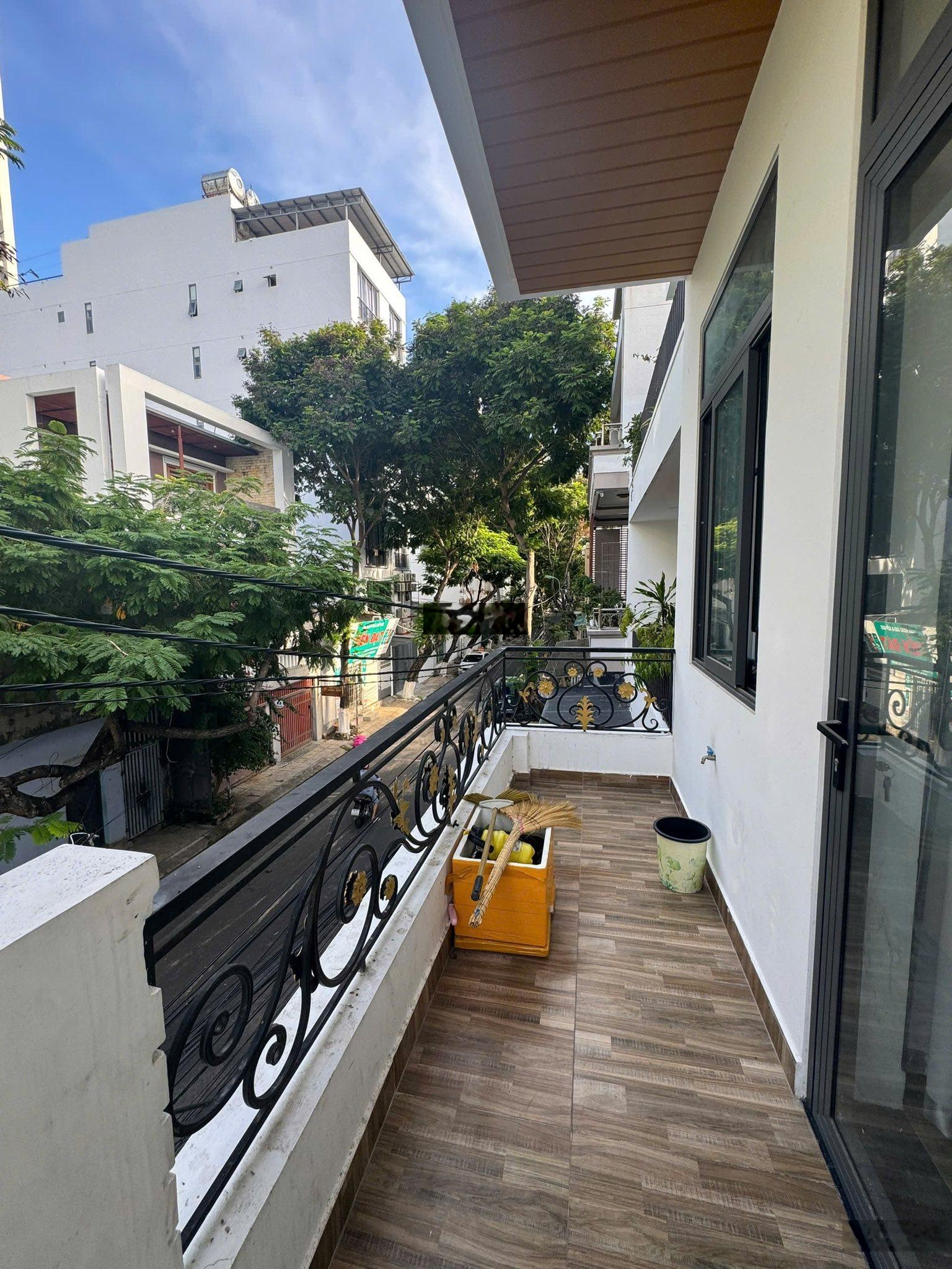 Bán nhà 2 mặt tiền phó đức chính, vĩnh hoà, bắc nha trang, giá 10 tỷ