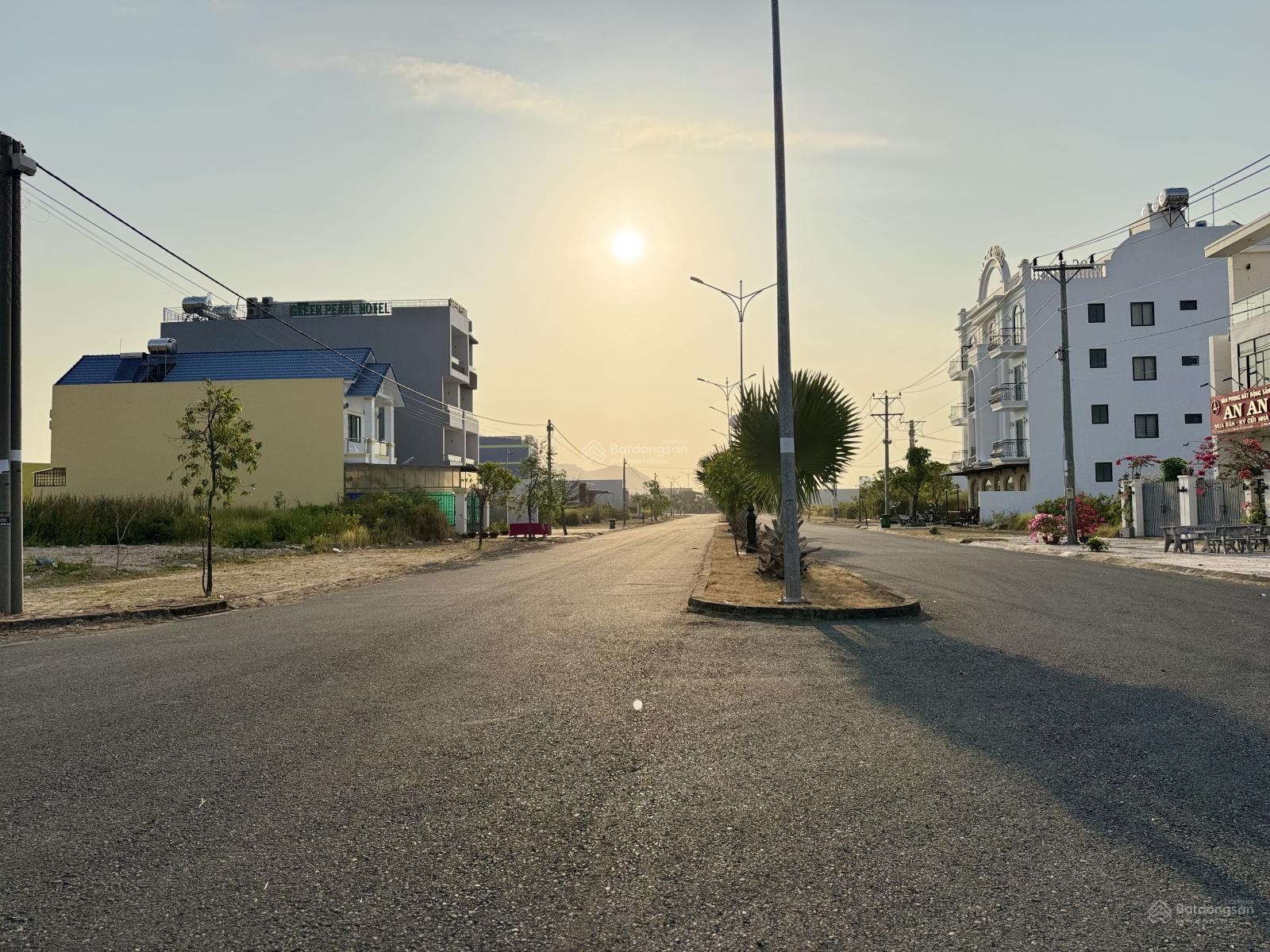 Một nền duy nhất đường Lê Lợi số 13 khu đô thị mới Hà Tiên hướng biển 125m,chỉ 1.850tỷ/0932185727