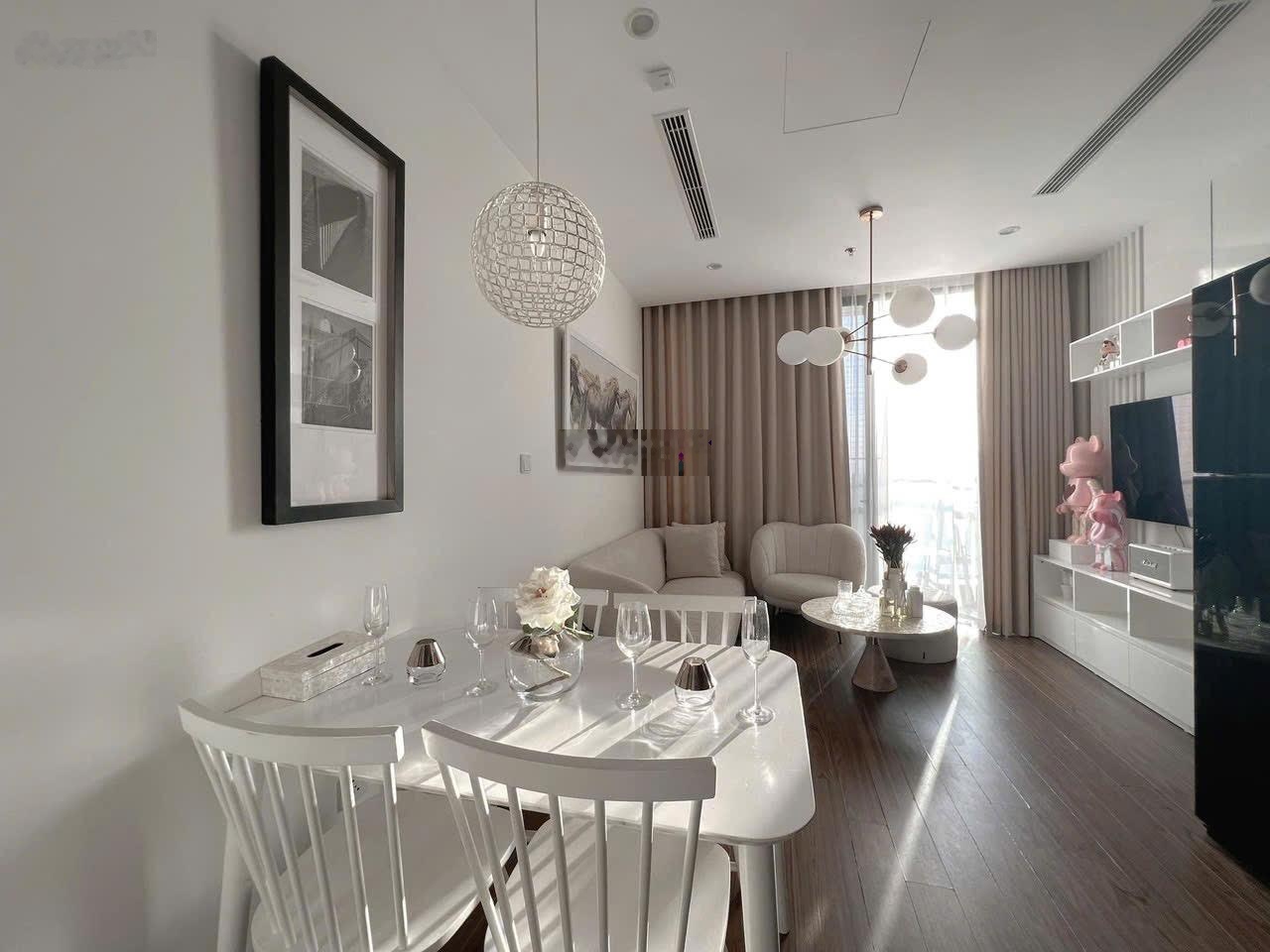 Cho thuê căn 2 phòng ngủ Toà W2 Vinhomes West Point full nội thất đẹp giá 22 triệu. LH 0867893823