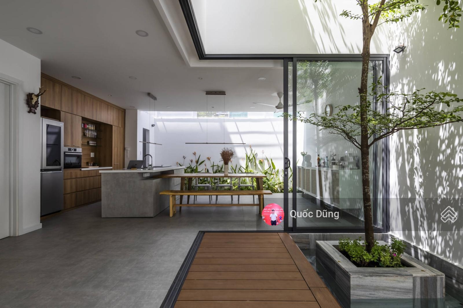 Bán căn nhà mặt tiền đường Bưng Ông Thoàn góc 2 mặt tiền DT 8x20m sổ sẵn đã hoàn công giá 18.7tỷ