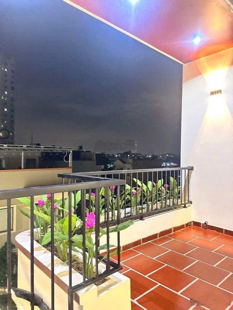 Ngộp nặng , giảm sâu-nhà 3T4PN-có sân thượng- ô tô ngủ trong nhà -TT Long Trường - chỉ 5,2 tỷ TL