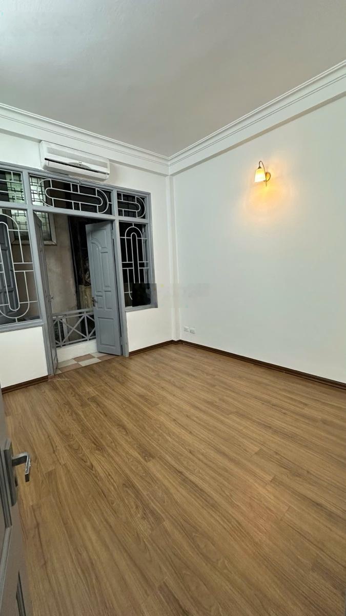 Nhà mới tinh NT nhập, ngõ thông thoáng sáng, gần phố, thuận tiện ở sướng. Dt30m 5T mt3,5m giá7,85ty