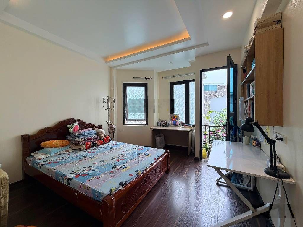 Cổ Linh, BÁN GẤP trước tết: 31m2 5T Dân xây, 3 thoáng, Ô tô đỗ cổng nhỉnh 6 tỷ