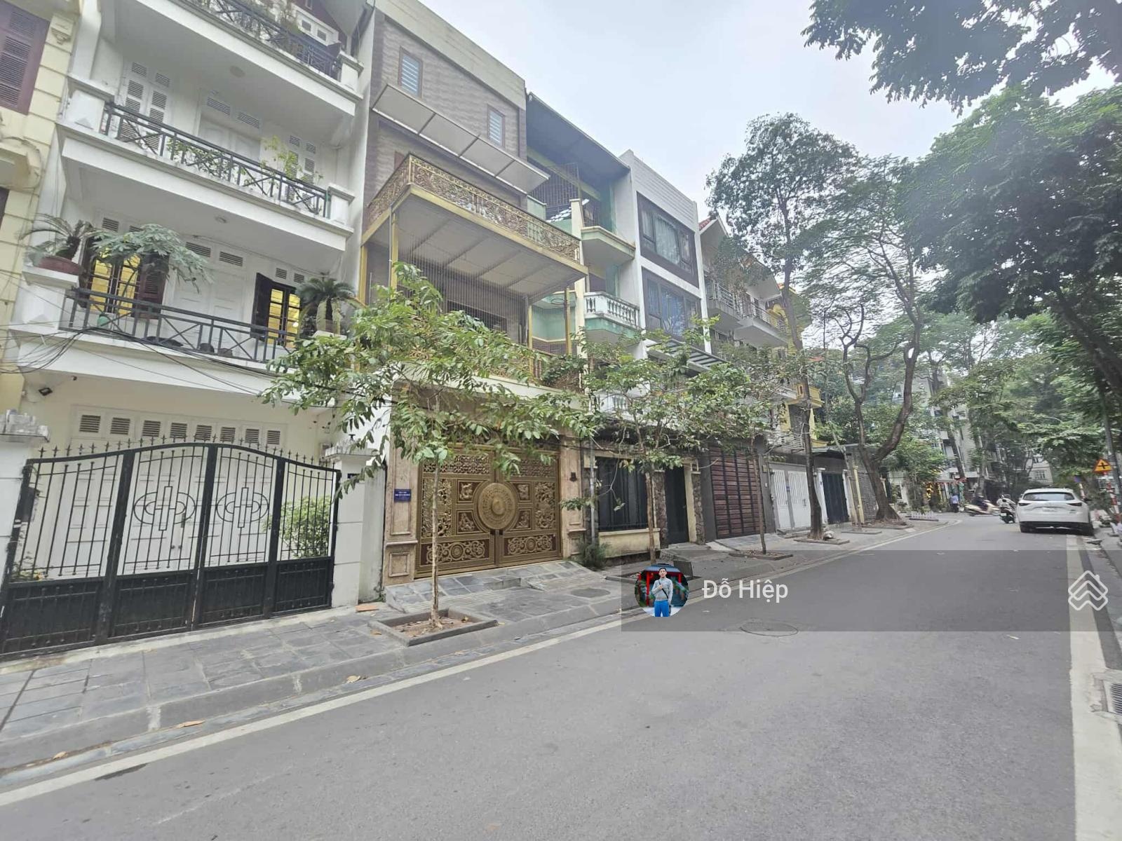 Gia đình cần bán gấp lô góc 2 mặt tiền KĐT Định Công ô tô tránh