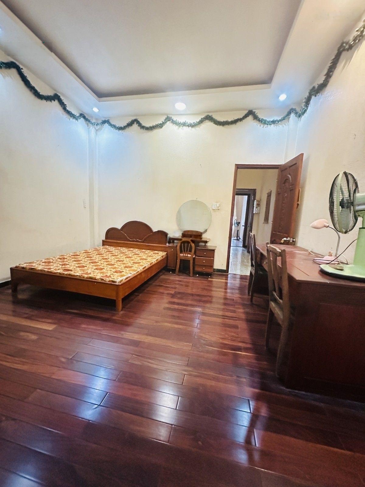 Hẻm nhựa 8m - ngay Cộng Hoà - P4 - Tân Bình - 77m2 - 4 tầng -(4,4x19m) - chỉ hơn 16tỷ