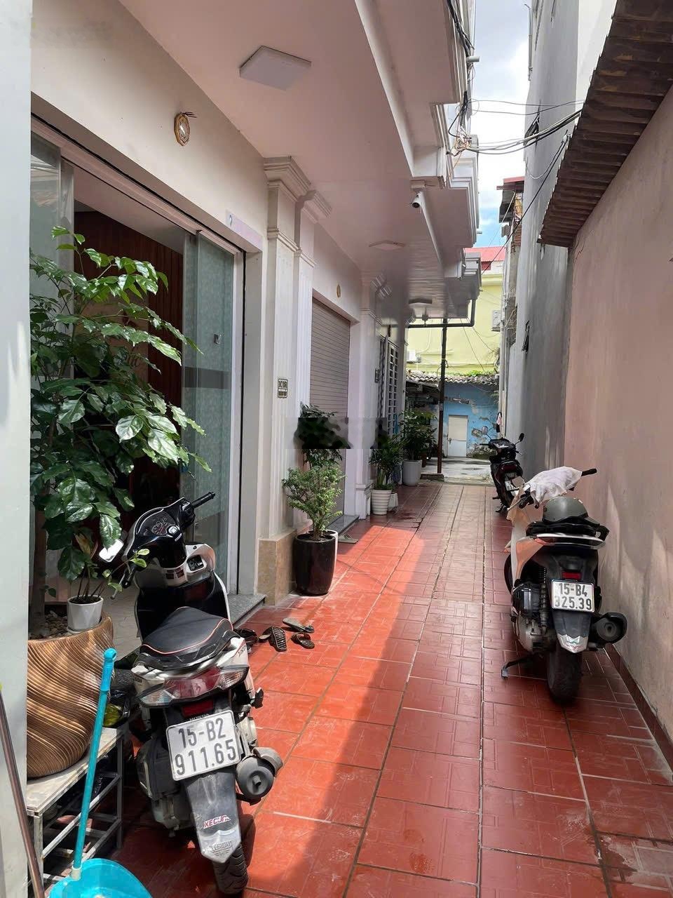 BÁN GẤP NHÀ 3 TẦNG, Ô TÔ ĐỖ CỬA GIÁ CHỈ 3,1x TỶ Nhà xây 3 tầng kiên cố, thiết kế hợp