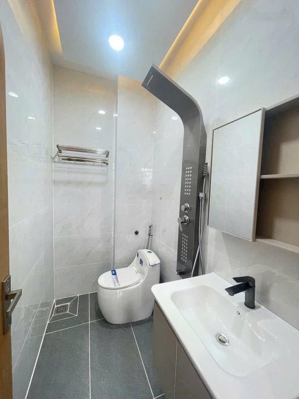 Bán Nhà Phố 1 Trệt 3 Lầu.giá 6ty850 Đc:Khu nhà ở TM Phú Hồng Thịnh 6 _P Đông Hoà Tp. Hồ Chí Minh .