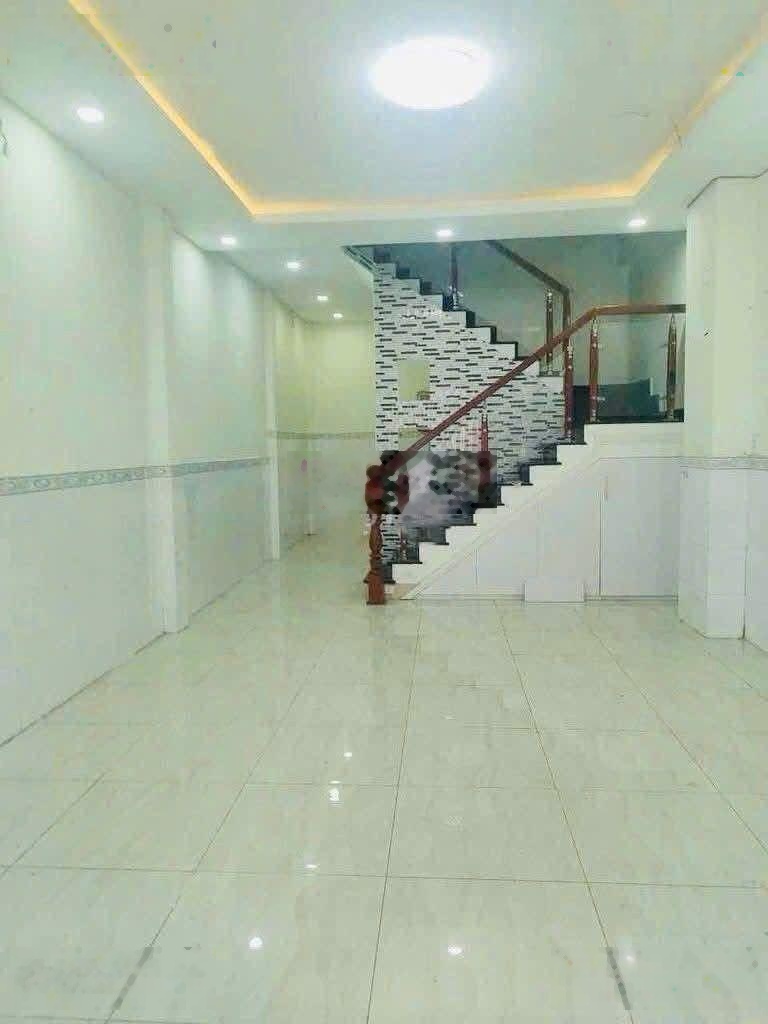 Cho thuê nhà 1/ vườn lài, đúc 2 tấm, hẻm thông, giá 10tr tháng