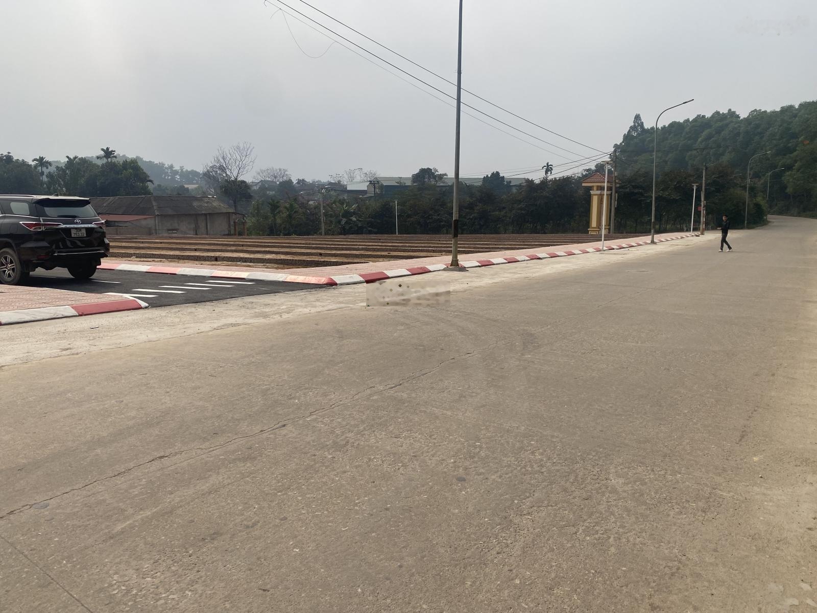 Bán lô góc 2 mặt tiền 140m, đất đầu tư kinh doanh, cạnh villa phương anh - cẩm lĩnh - ba vì