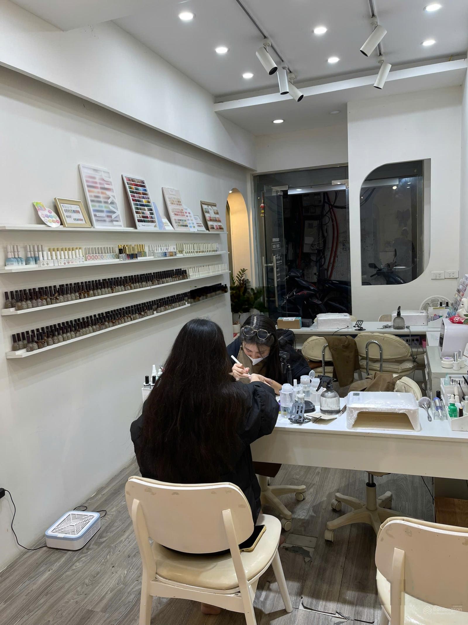 thuê nhà ngõ 231 phố Chùa Bộc ( cách mặt đường 15 m ) kinh doanh thời trang.... diện tích 40 m