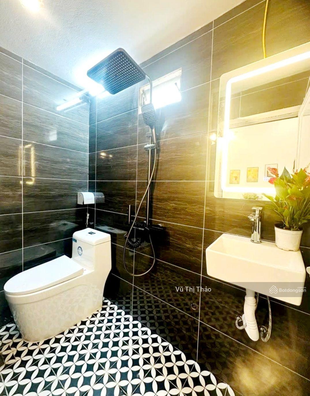 Chính chủ bán gấp nhà tập thể tầng 1 trúc khê, nguyễn chí thanh, 82m, 3 ngủ, 2wc, có sân để ô tô,