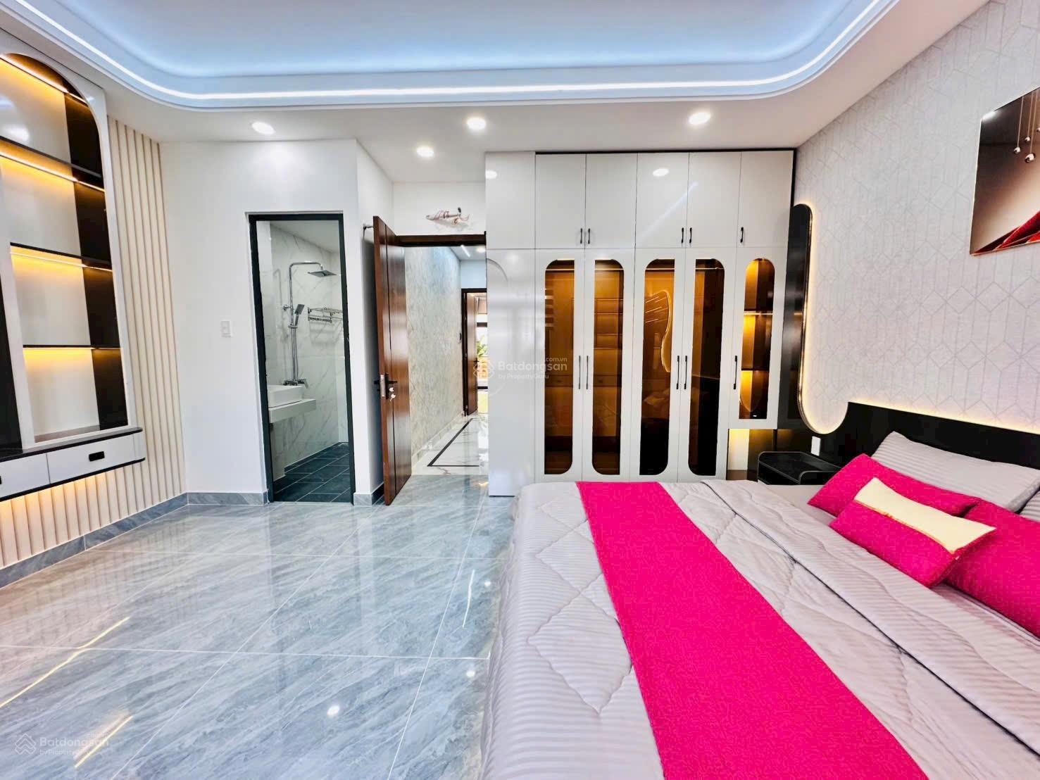 Nhà 5 tầng mặt tiền đường trải nhựa thông - ngang 5m diện tích rộng hiếm có- sẵn thang máy