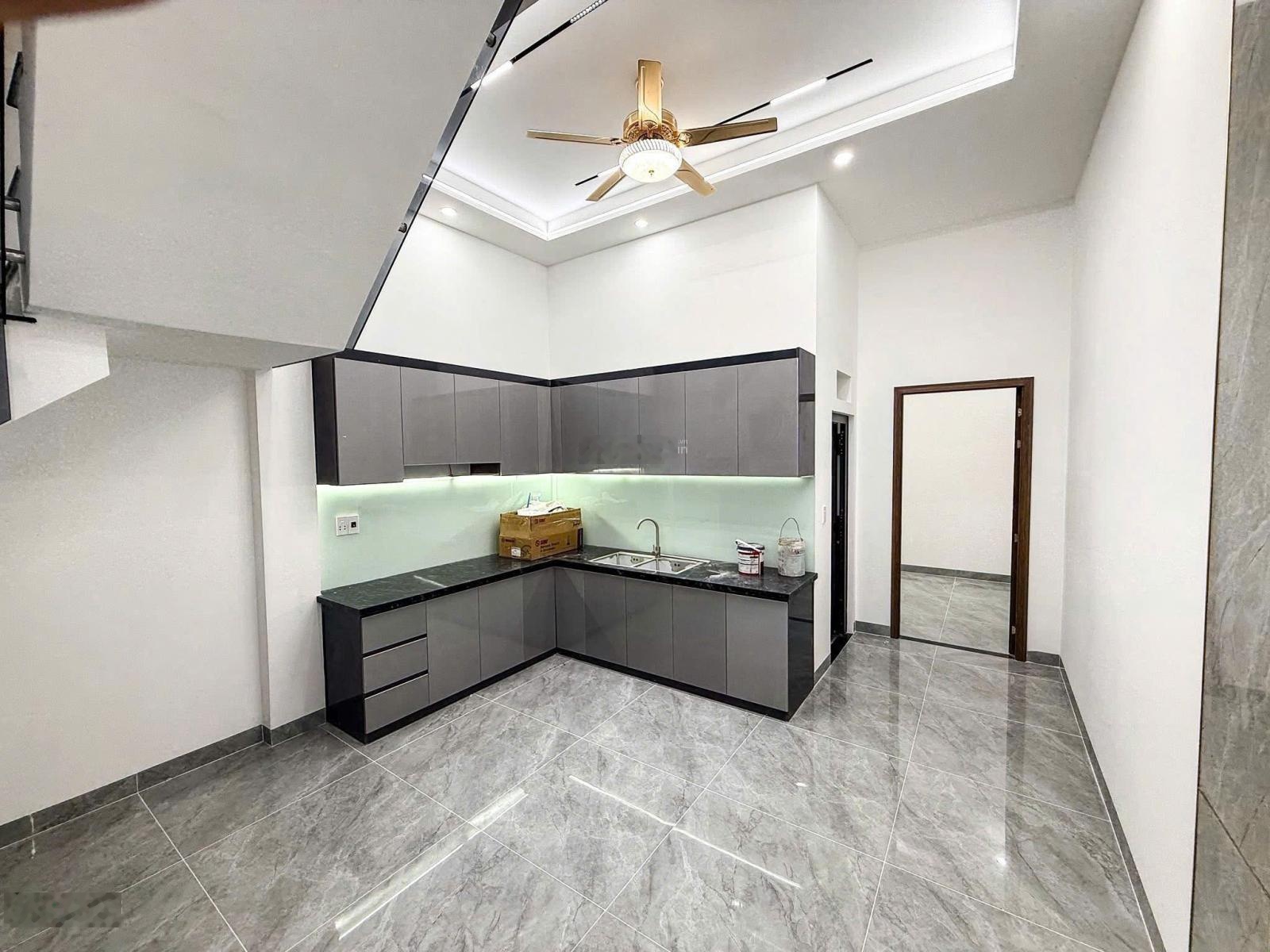 Bán nhà lầu mới đẹp, Sổ hoàn công, đường oto, gần CC Fresia, chỉ 3tỷ150