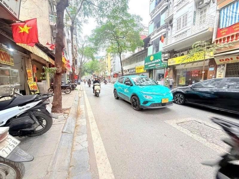 Bán nhà mặt phố Thụy Khuê . 2 mặt tiền , Có vỉa hè , Kinh doanh . DT38m2 . Xây 6 tầng. Giá 18 tỷ