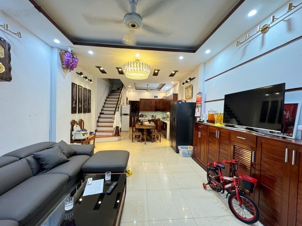 Ngã Tư Sở! Nhà đẹp ở ngay- 50M2*5T MT đẹp- Oto vào nhà- Vài bước ra phố- Dân trí cao- An sinh đỉnh