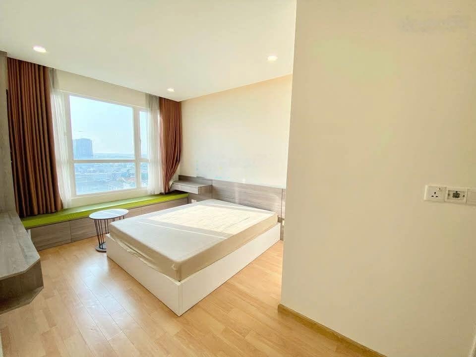 Vista Verde căn góc 2PN 90m Full nội thất Giá 19tr net