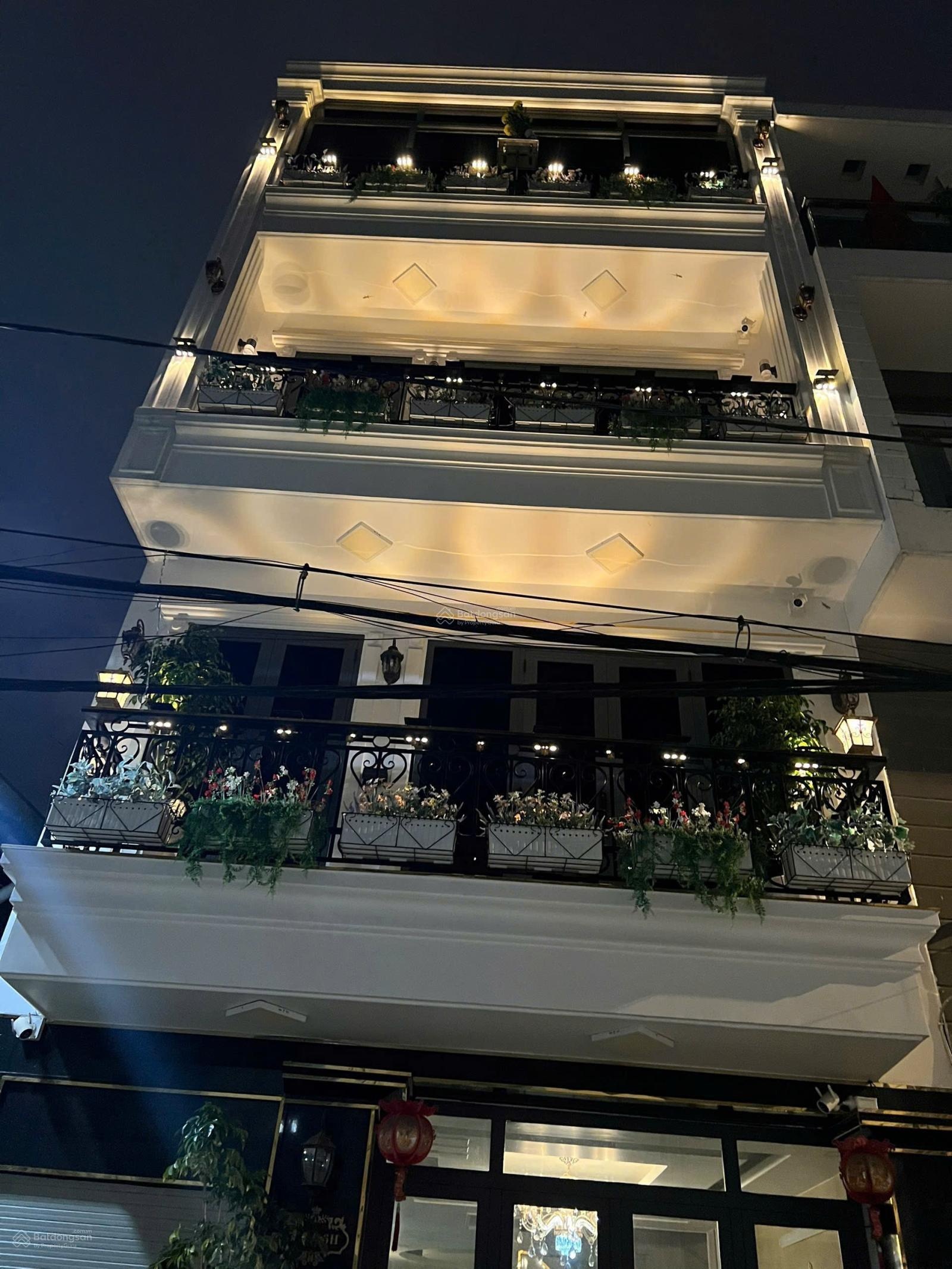 Bán nhà hẻm xe hơi 8m thông đầy đủ nội thất cao cấp đường Lạc Long Quân, phường 3, quận 11