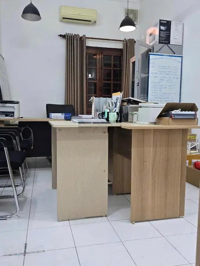 Bán đất Ba Đình, DT 124m2 tặng 3 tầng cũ, trước nhà rộng gần phố ngõ nông, nhà mặt ngõ thẳng tắp