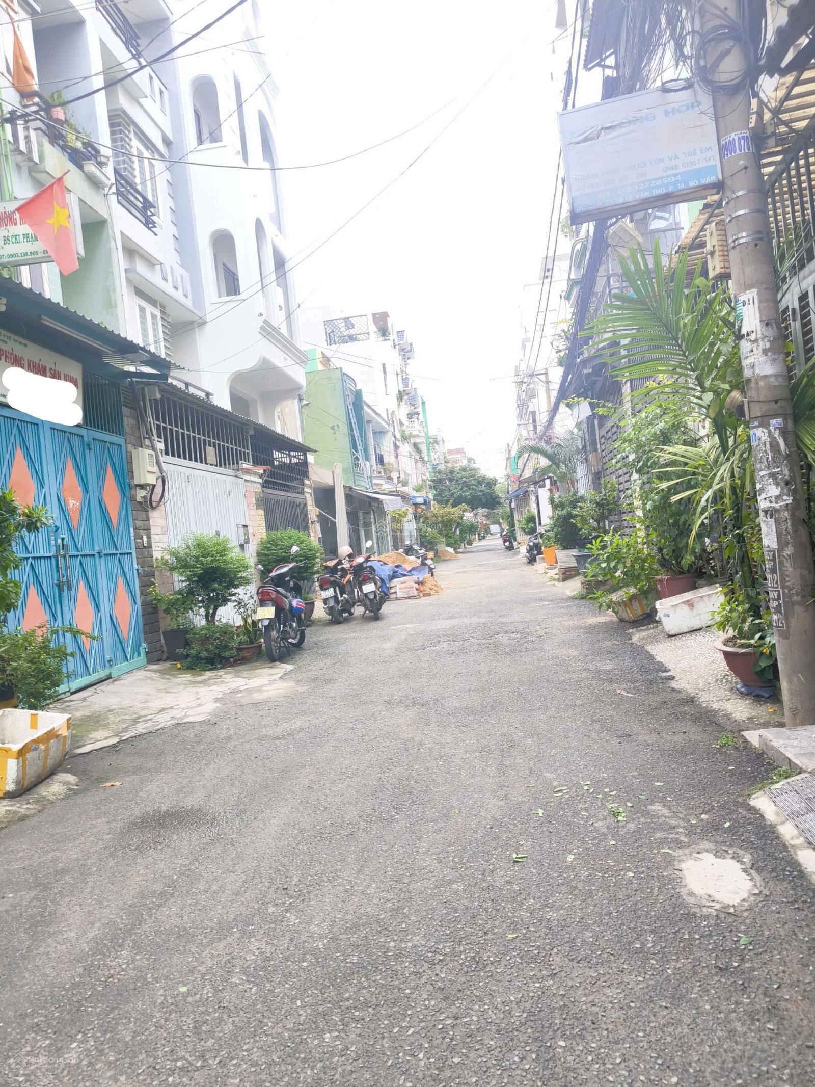 Bán CHDV DT hơn 80m2 Hẻm Xe hơi thông Cực đẹp Đang có DTien Sẵn 30tr/th Nhà còn mới Gần Emart PHY