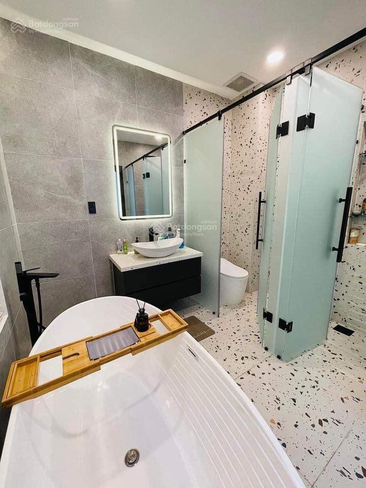 Ngang to 5,6m - Siêu phẩm khu Hồ Biểu Chánh, PN - 5,6x8m KC: 4 tầng. Chỉ 9,5 tỷ 0925049575