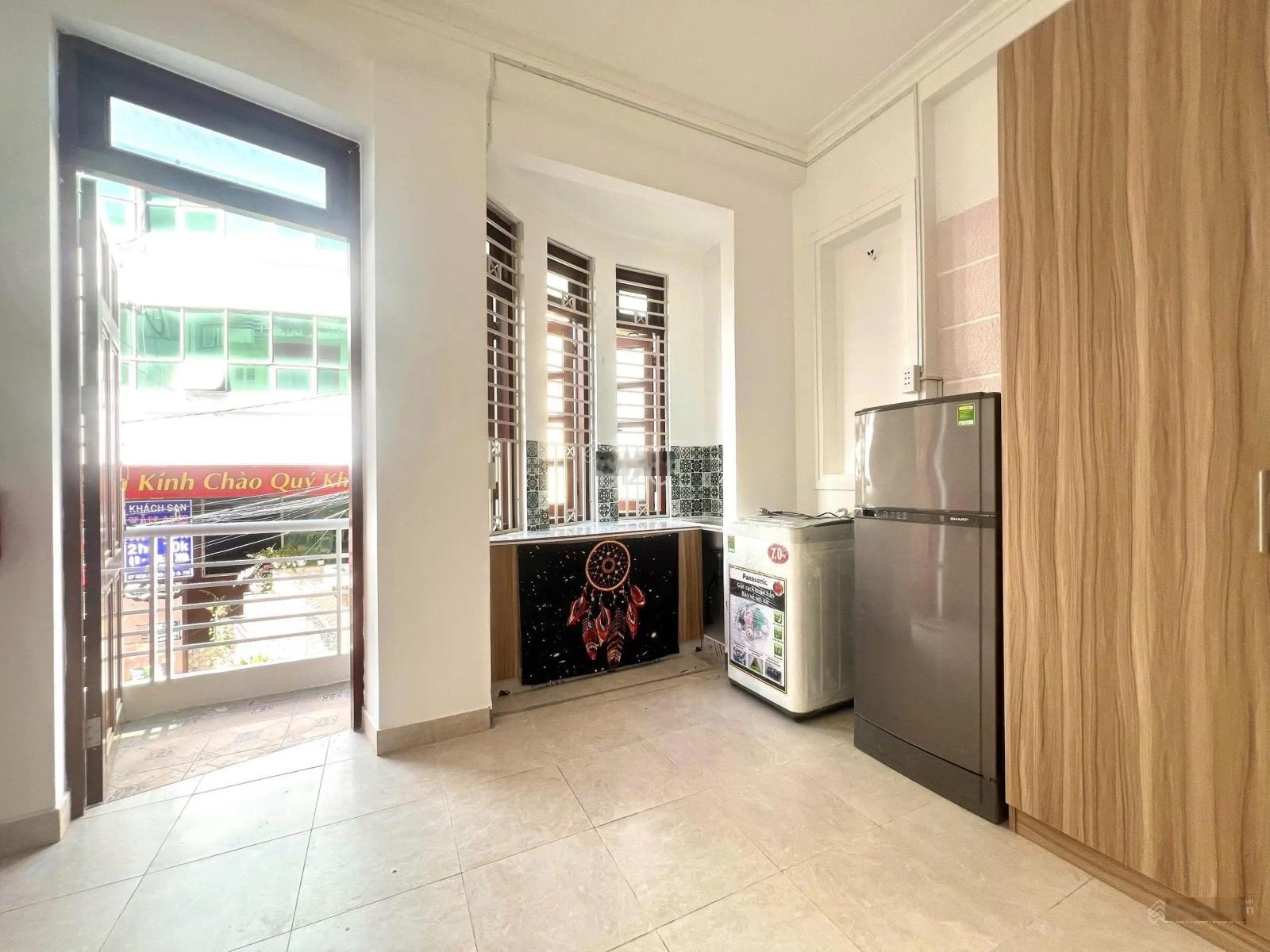 Nhà Hot. Khu dân trí cao mặt tiền đường Hoa hồng, PN. DT: 4x16m, 4tầng+ST, giá chỉ 23.5 tỷ TL