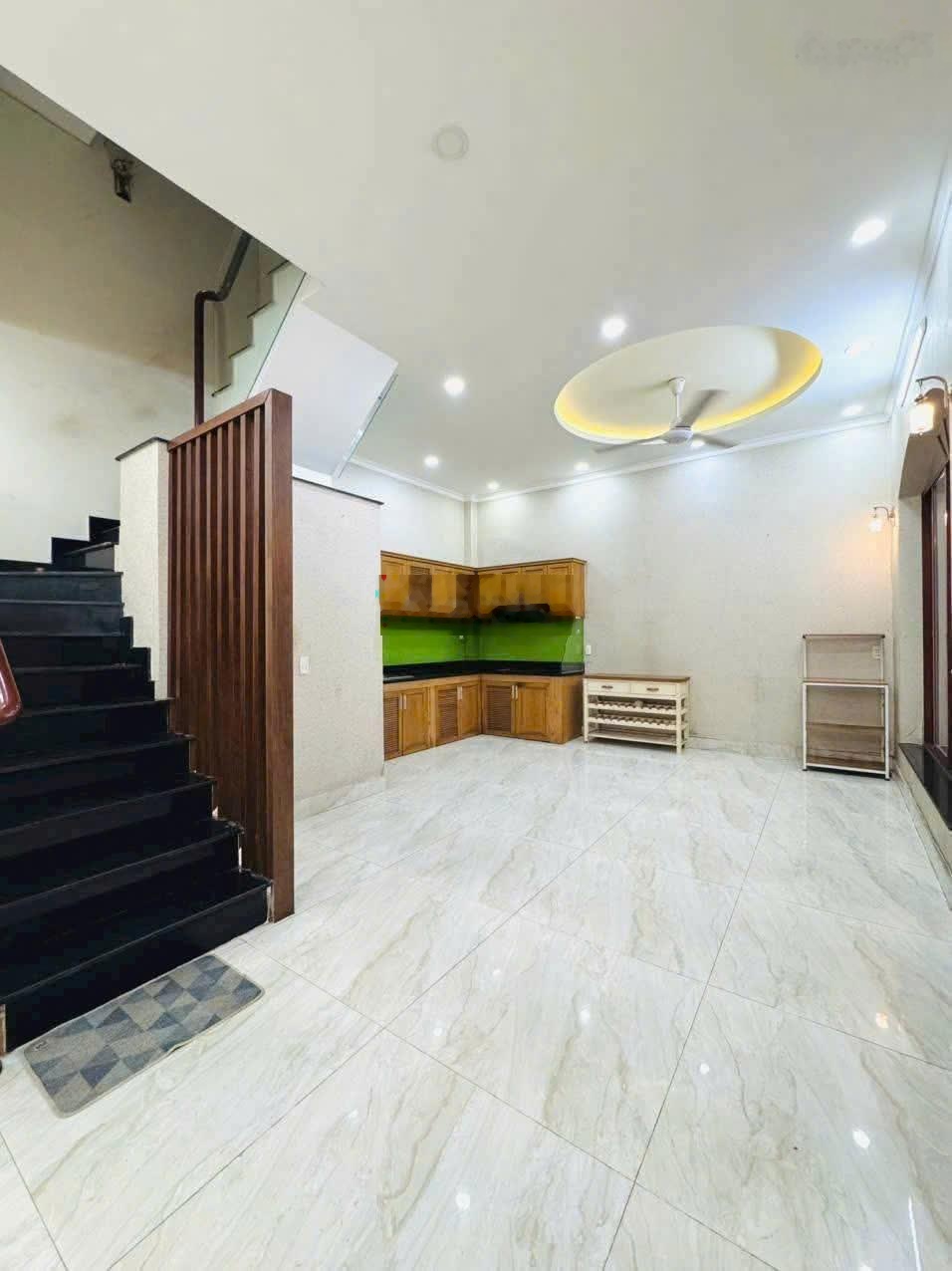 Bán nhà MT Hoàng Hoa Thám, phường 12 quận Tân Bình (4*15) ngay cổng nhà ga T3