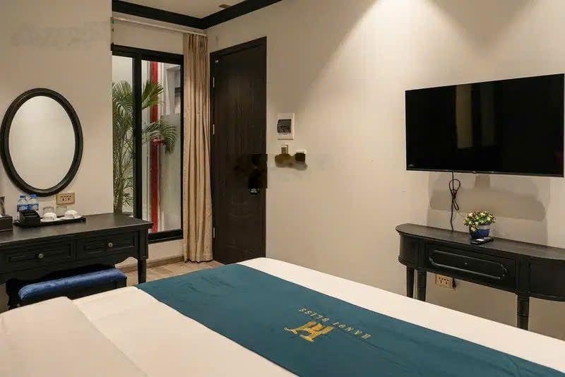 Mặt phố cổ - khách sạn Víp - 600tr/tháng - chủ cần bán gấp trước tết. Giá bán linh động.