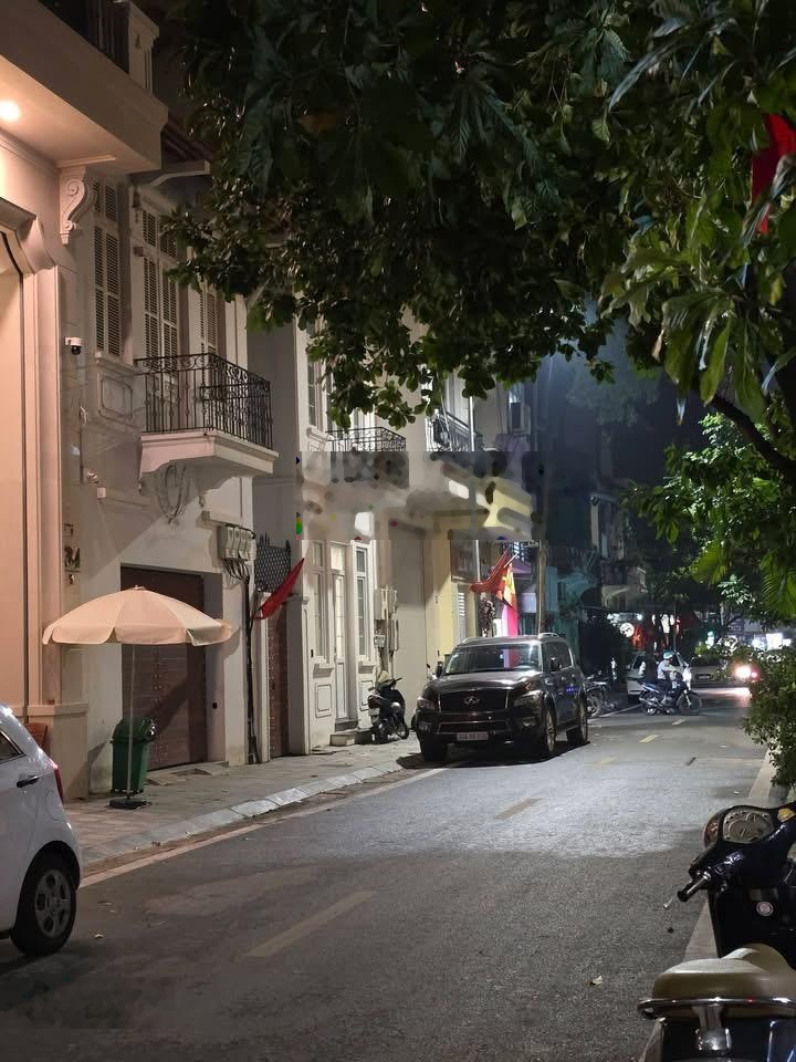 *Chính Chủ Cần Bán nhanh mảnh đất mặt phố Phù đổng thiên vương trung tâm quận HBT 152m ,giá 120 tỷ